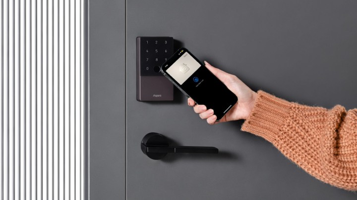 A person unlocking the Aqara U100 smart lock with their phone.