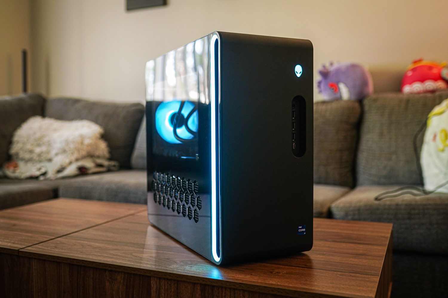 https://www.digitaltrends.com/wp-content/uploads/2023/10/alienware-aurora-r16-review-15.jpg